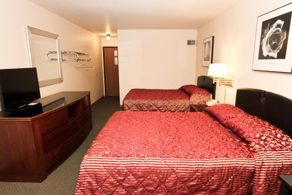 Queen Room with Two Queen Beds interior